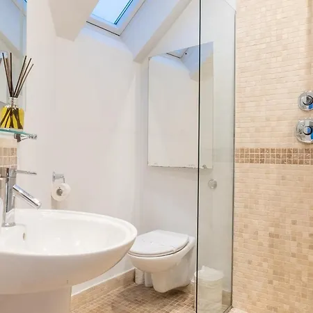 The Old Coach House- Luxury Detached Quite Stylish Whole House Short Walk From The Conference- Town Centre Dom wakacyjny