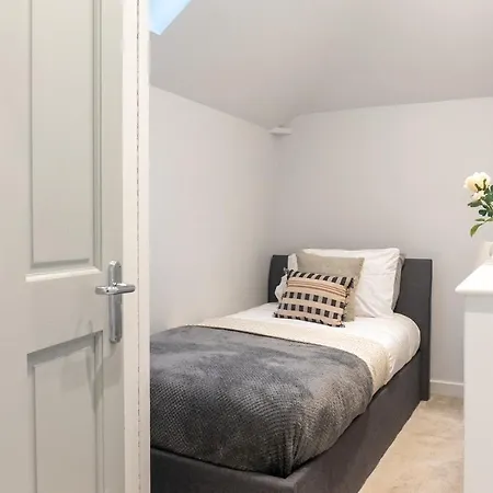 Dom wakacyjny The Old Coach House- Luxury Detached Quite Stylish Whole House Short Walk From The Conference- Town Centre Harrogate