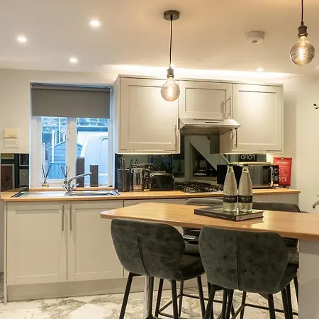 Dom wakacyjny The Old Coach House- Luxury Detached Quite Stylish Whole House Short Walk From The Conference- Town Centre Harrogate