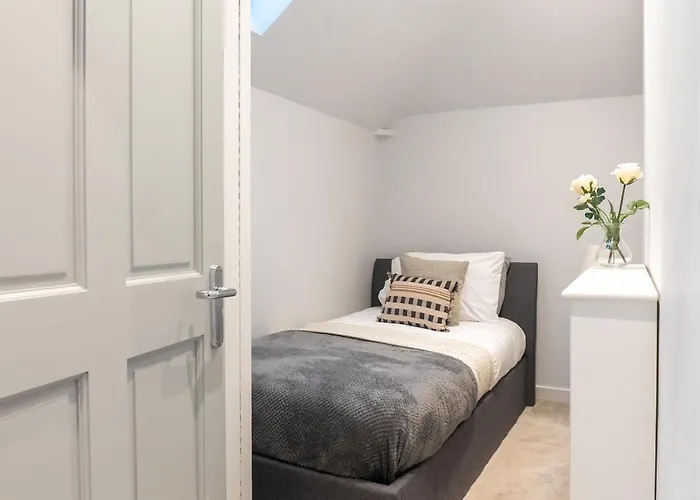 Vakantiehuis The Old Coach House- Luxury Detached Quite Stylish Whole House Short Walk From The Conference- Town Centre Harrogate