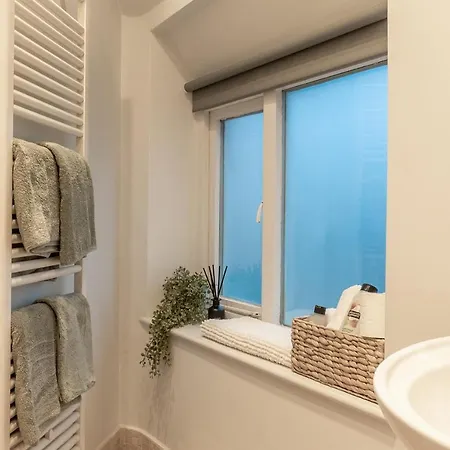 度假居 The Old Coach House- Luxury Detached Quite Stylish Whole House Short Walk From The Conference- Town Centre